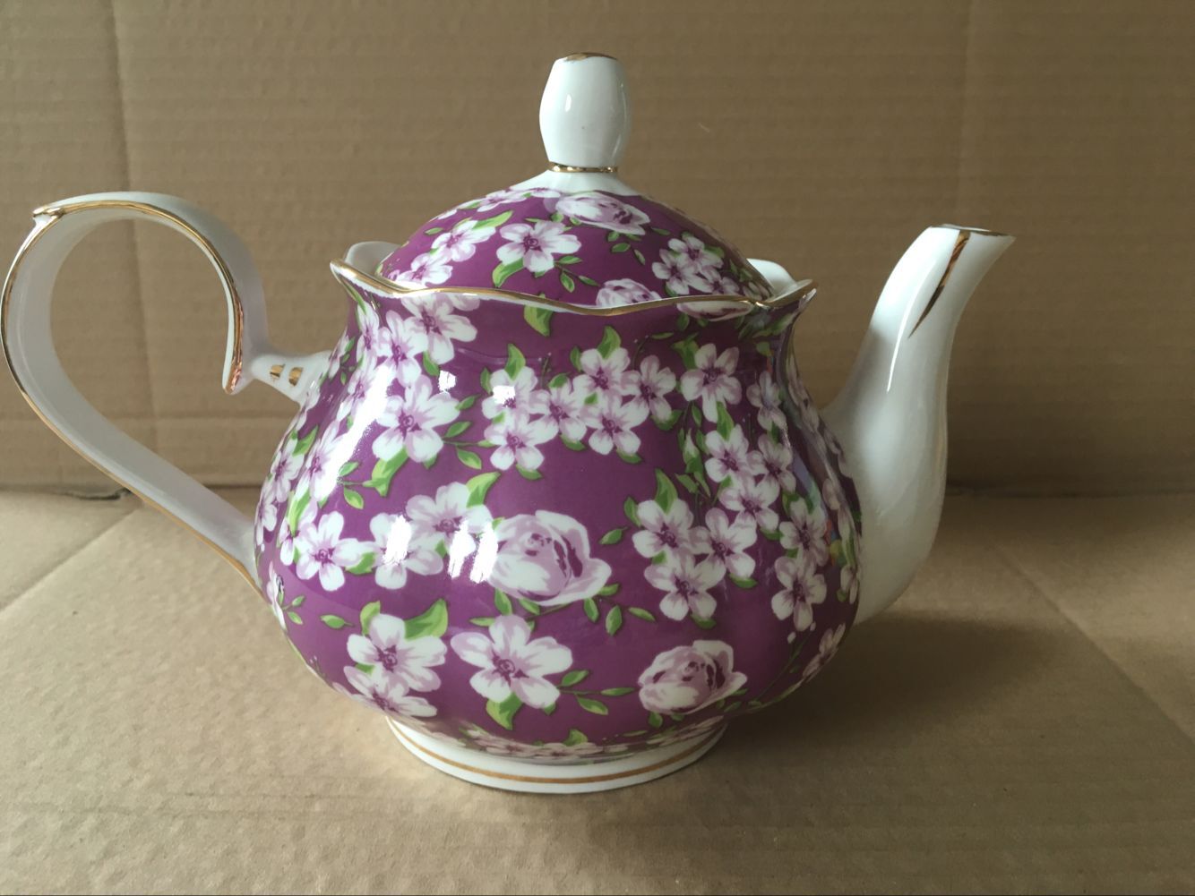 Violet Meadow 4 cup teapot